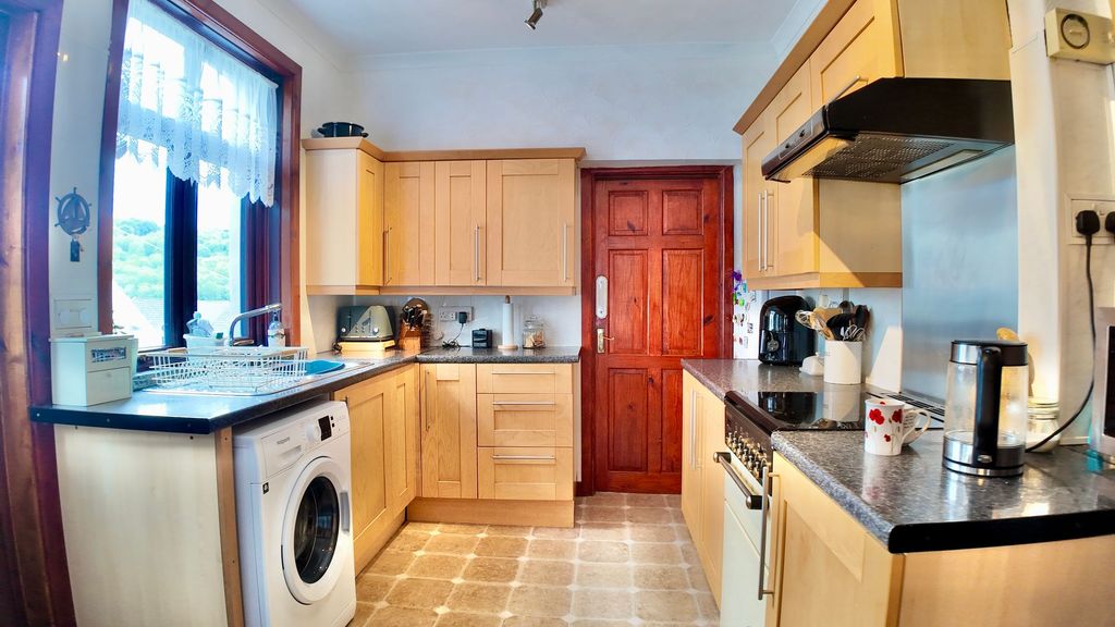 Property photo 3 of 34