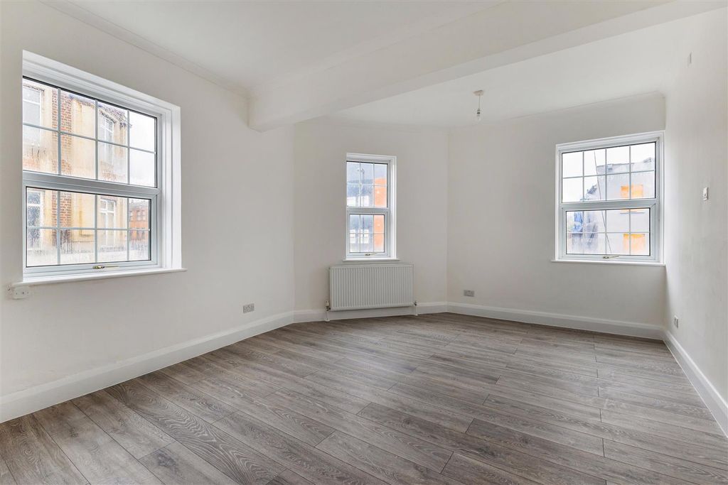 Property photo 1 of 6 102561_Flat 1 41A South End-15.Jpg