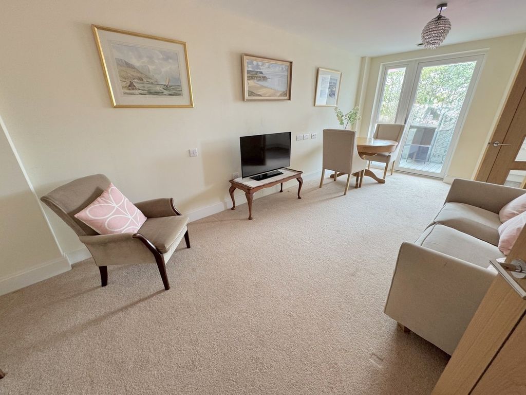 Property photo 2 of 27