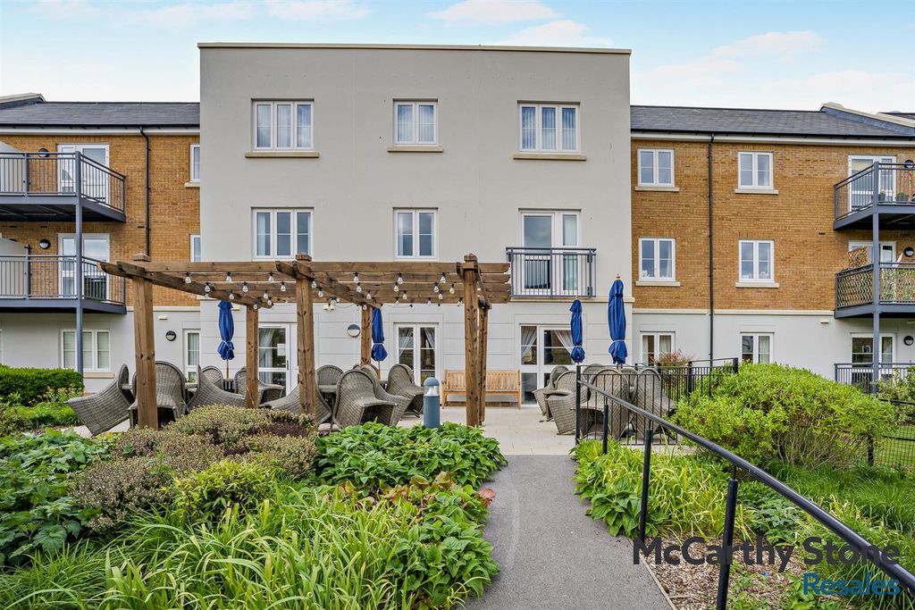 Property photo 1 of 15 Casterbridge Court
