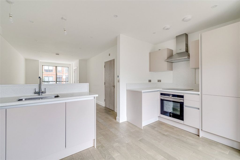 Property photo 1 of 13 Kitchen 2