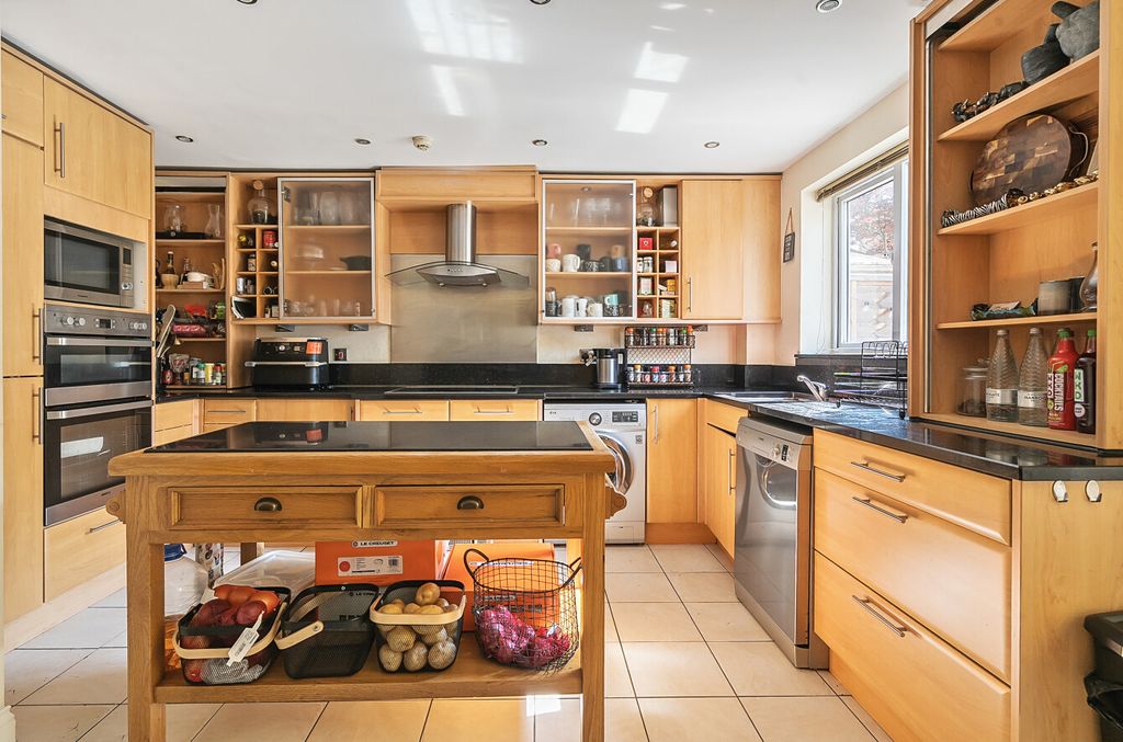 Property photo 3 of 13 1306460-20-6849Ac...