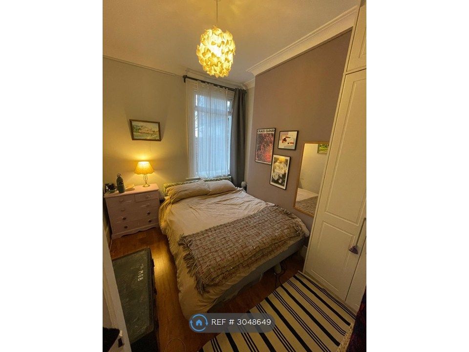 Property photo 2 of 13 Bedroom
