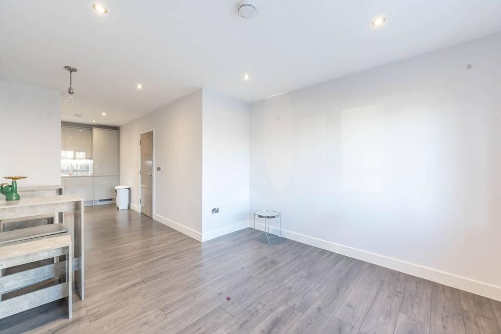 Property photo 2 of 7 Photo 2