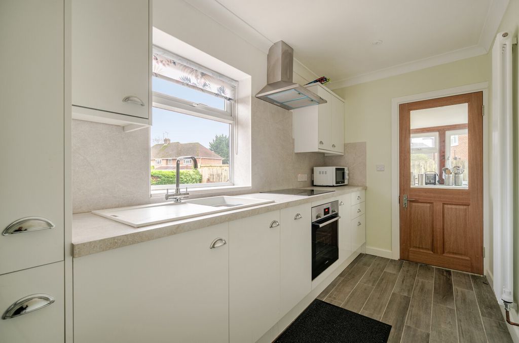 Property photo 2 of 12 1394180-16-694A9E...