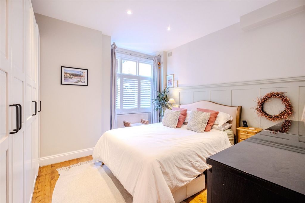 Property photo 3 of 8 Picture No. 12