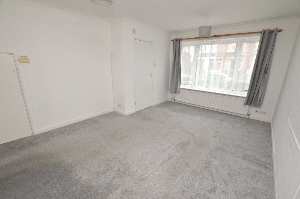 Property photo 3 of 14 Living Room