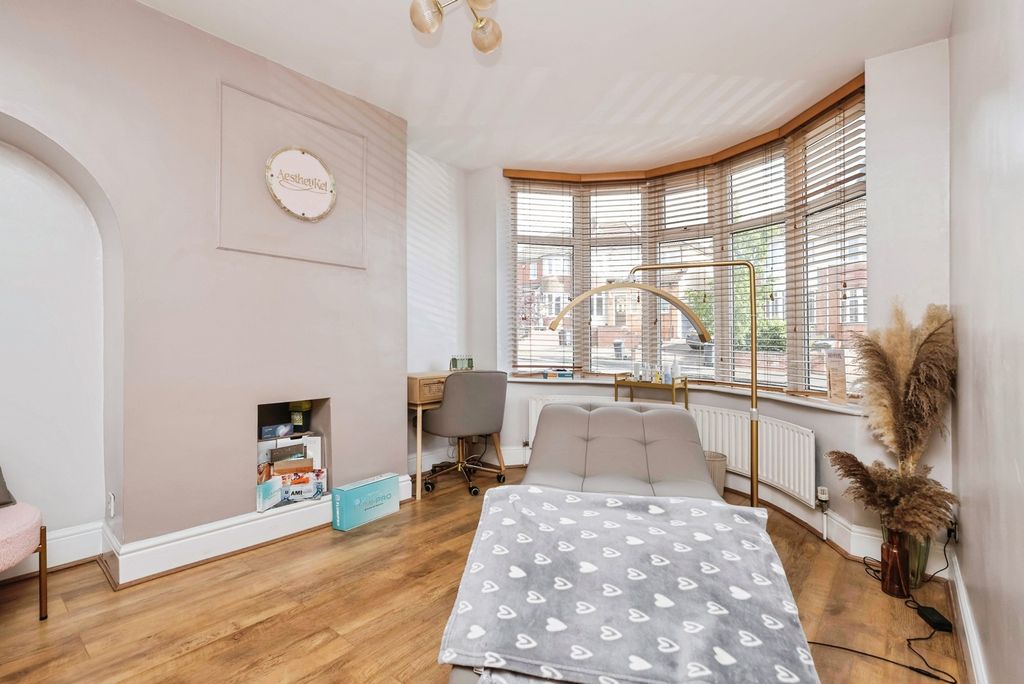 Property photo 2 of 21 Pbox-Img.Jpg
