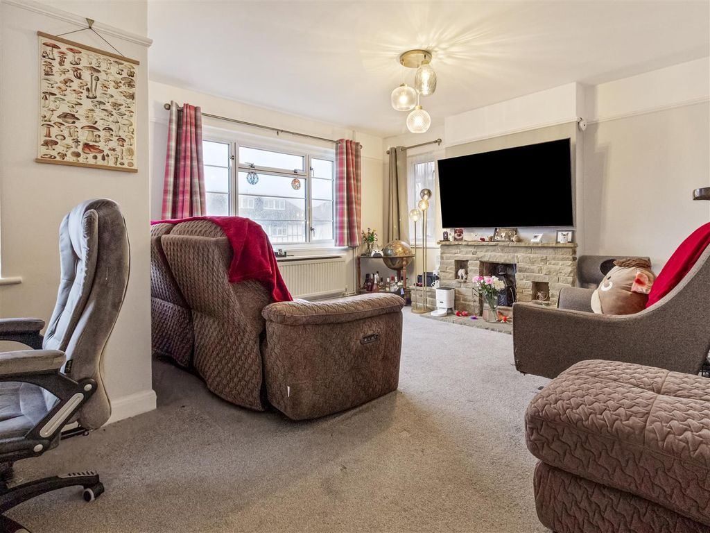 Property photo 2 of 11 20 Anscomber Road-009.Jpg