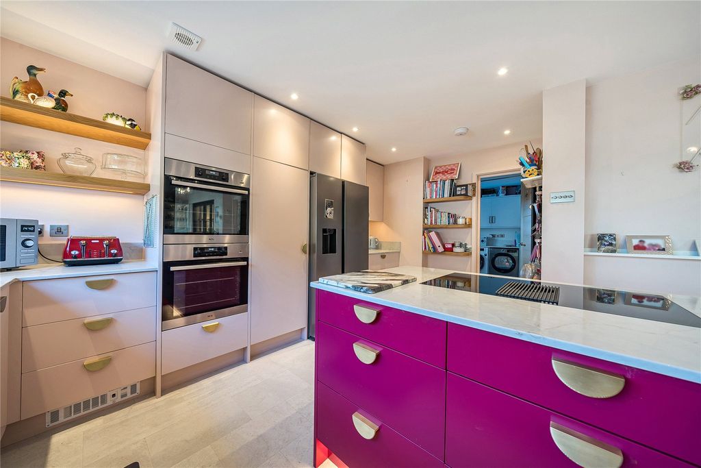 Property photo 2 of 20 Picture No. 15