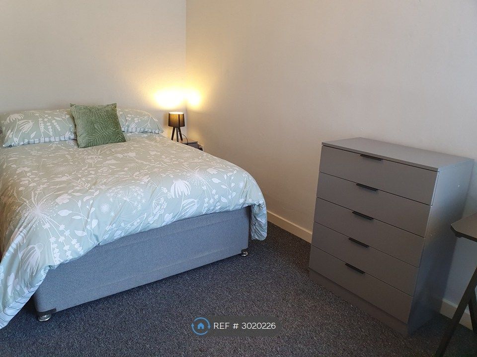 Property photo 2 of 12 Bedroom 3