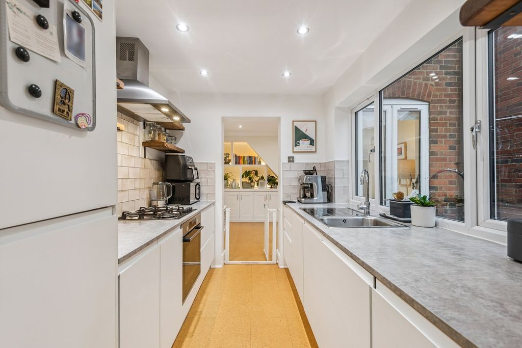 Property photo 3 of 19