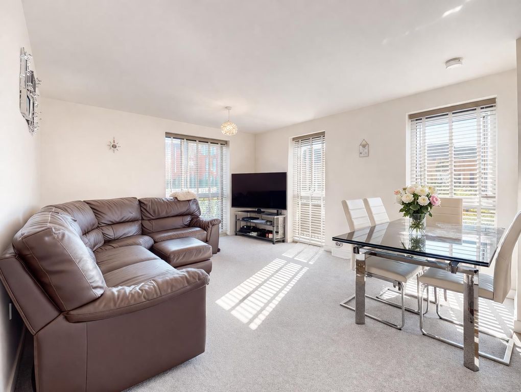 Property photo 2 of 12 67D1Ecc3-82Df-4Db5-83F6-5F30063A7138.Png