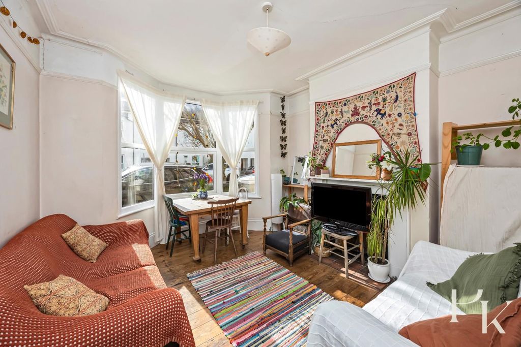 Property photo 2 of 22 Shakespeare Street, 25-012.Jpg