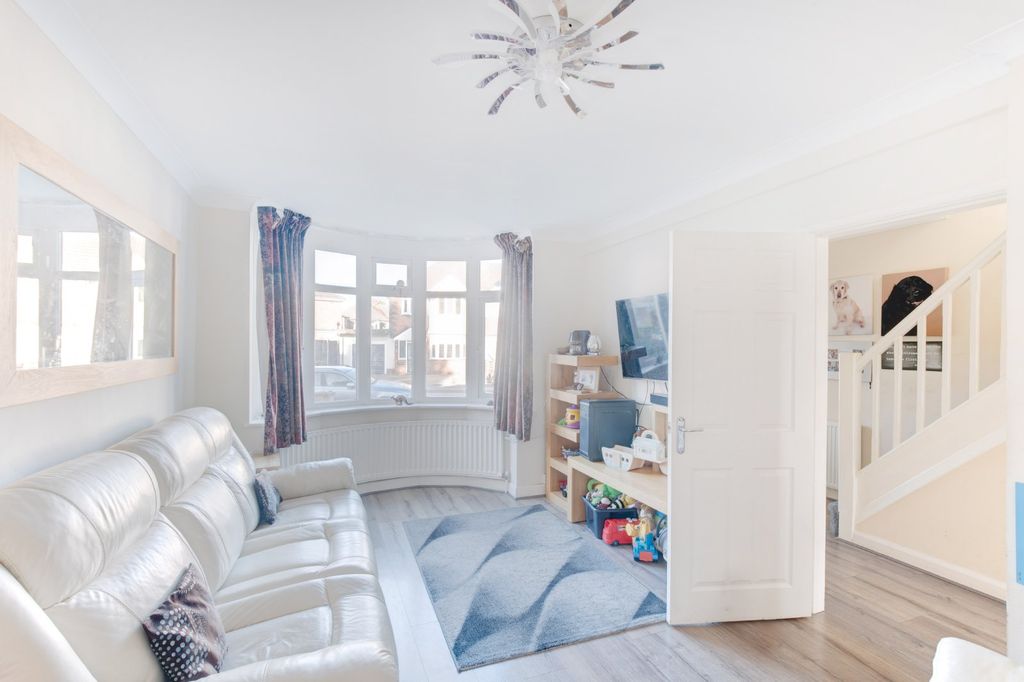 Property photo 2 of 16 Picture No. 14