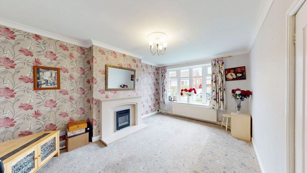 Property photo 2 of 14 Lounge