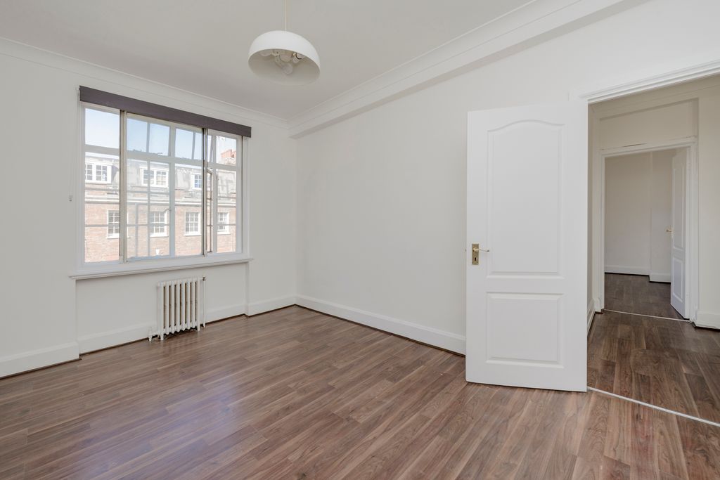 Property photo 3 of 7 46 Quebec Ct-9448.Jpg