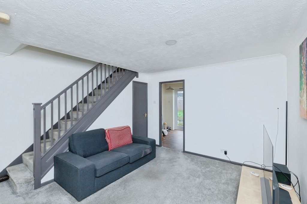 Property photo 2 of 15 Lounge