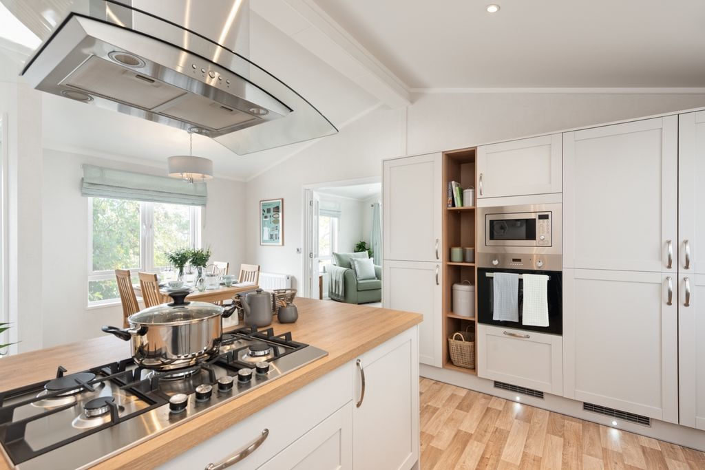 Property photo 2 of 10 Prestige Homeseeker Sofia Kitchen 1