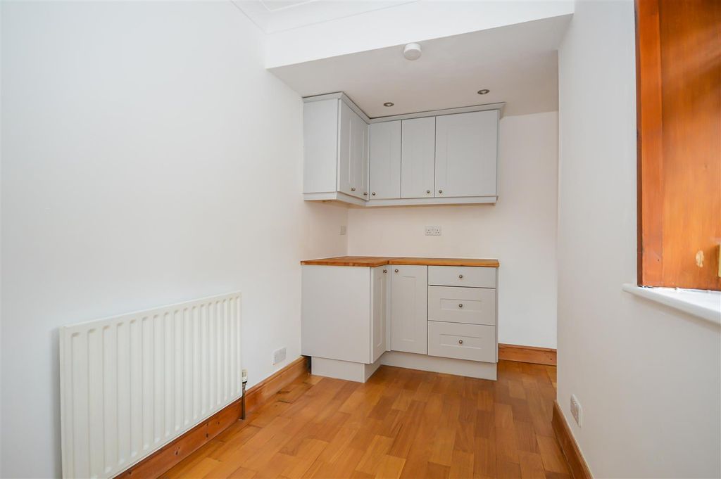 Property photo 3 of 8 Dining Area