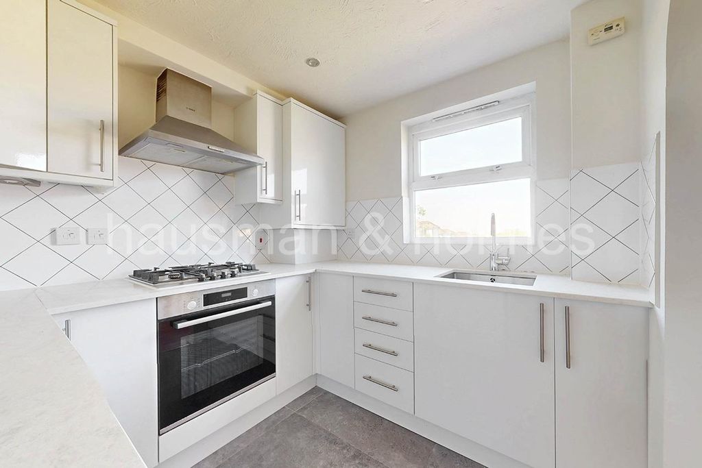 Property photo 3 of 10 W18.Jpg
