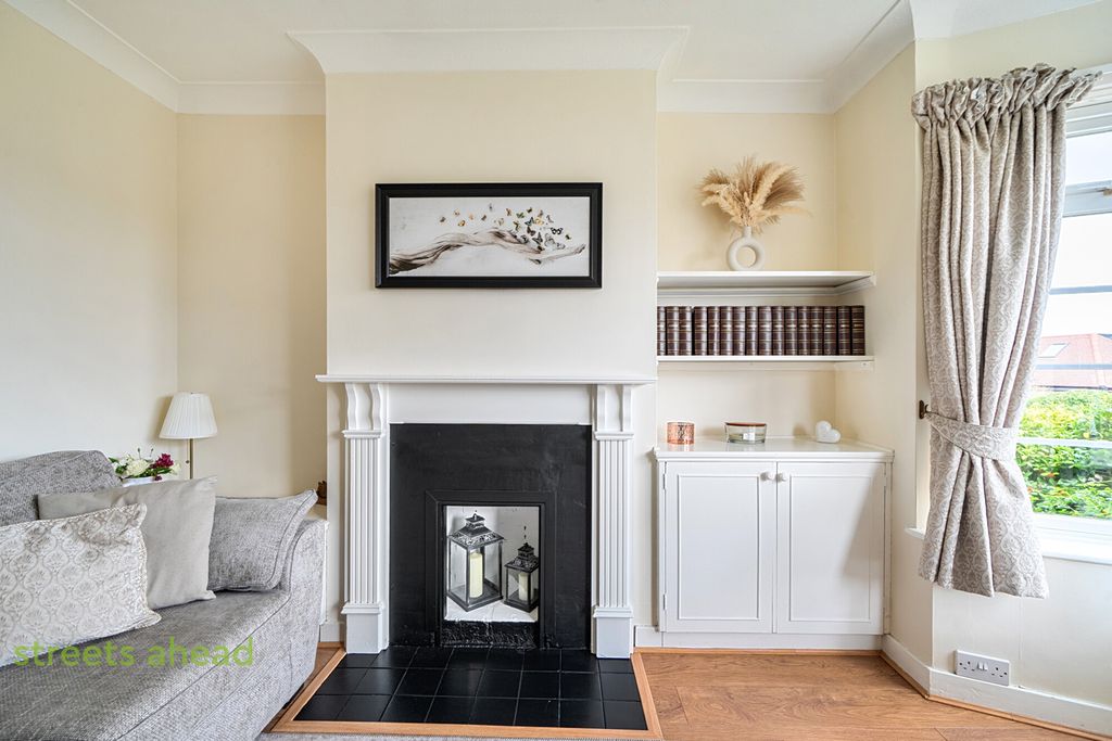 Property photo 2 of 18 80735272-d897-472...