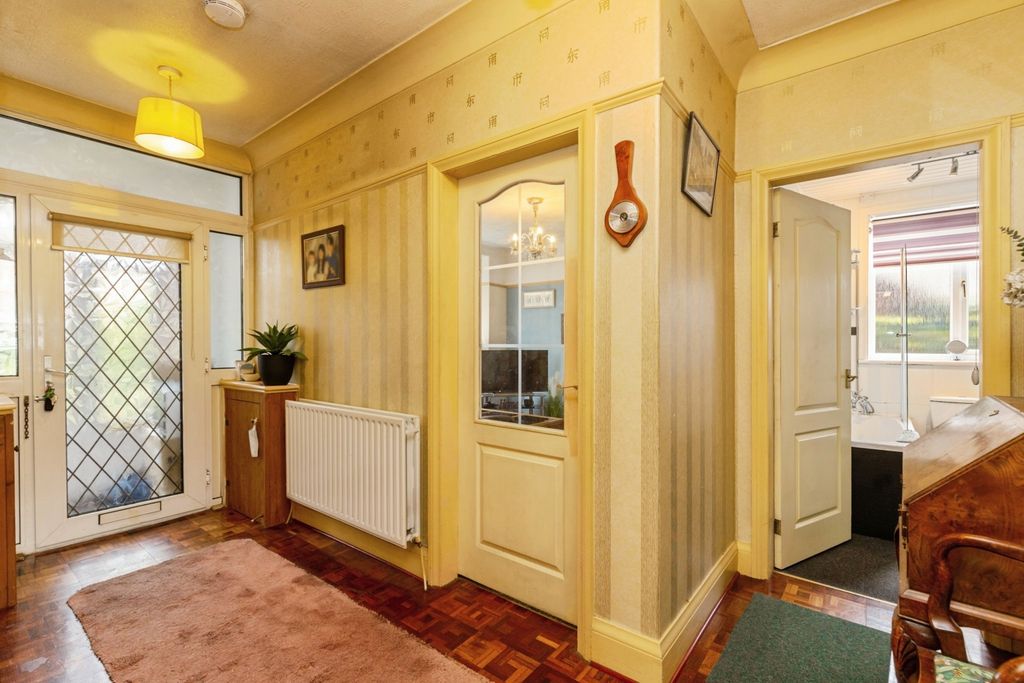 Property photo 2 of 16 Hallway