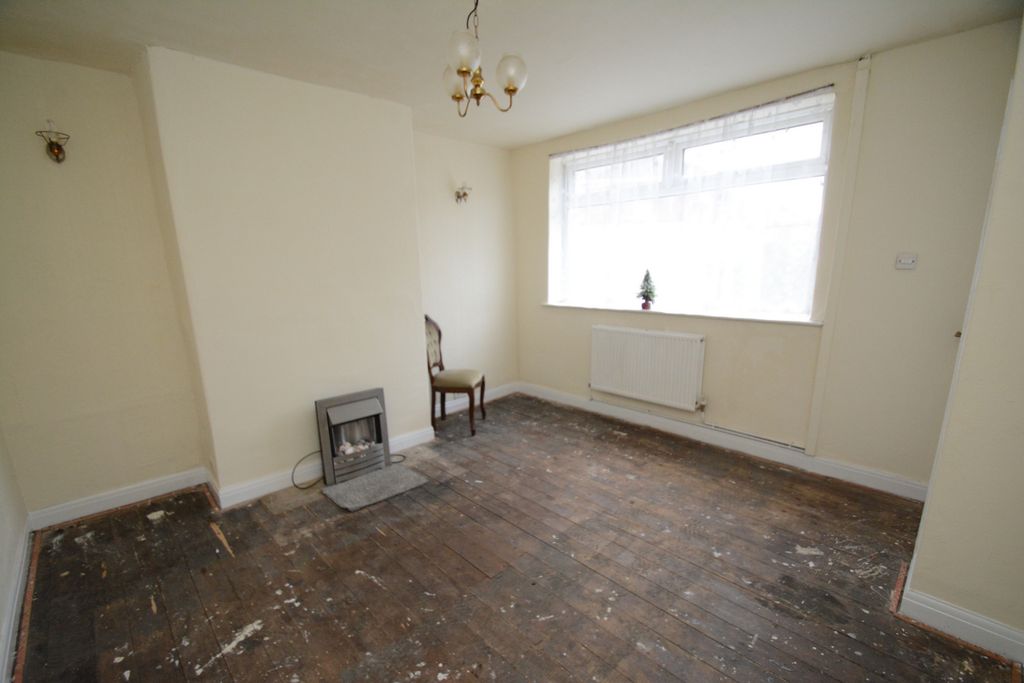 Property photo 3 of 8 Lounge