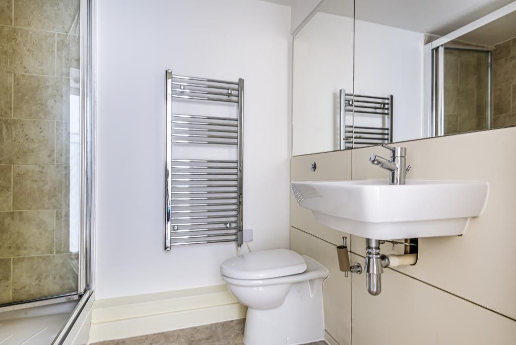 Property photo 3 of 10 Bathroom