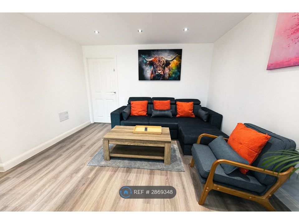 Property photo 2 of 17 Lounge