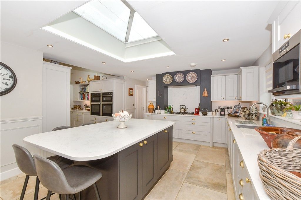 Property photo 1 of 24 Kitchen