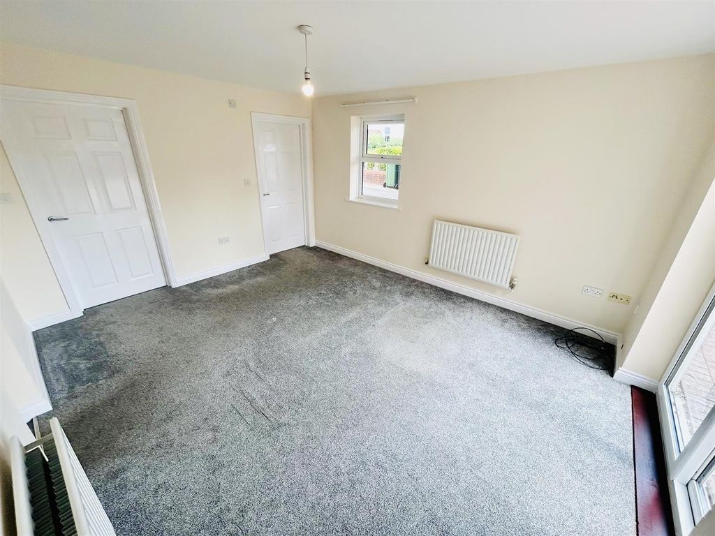 Property photo 3 of 9 E648A032-B69A-470F-A10A-E3E3B5d9Cac7.Jpg
