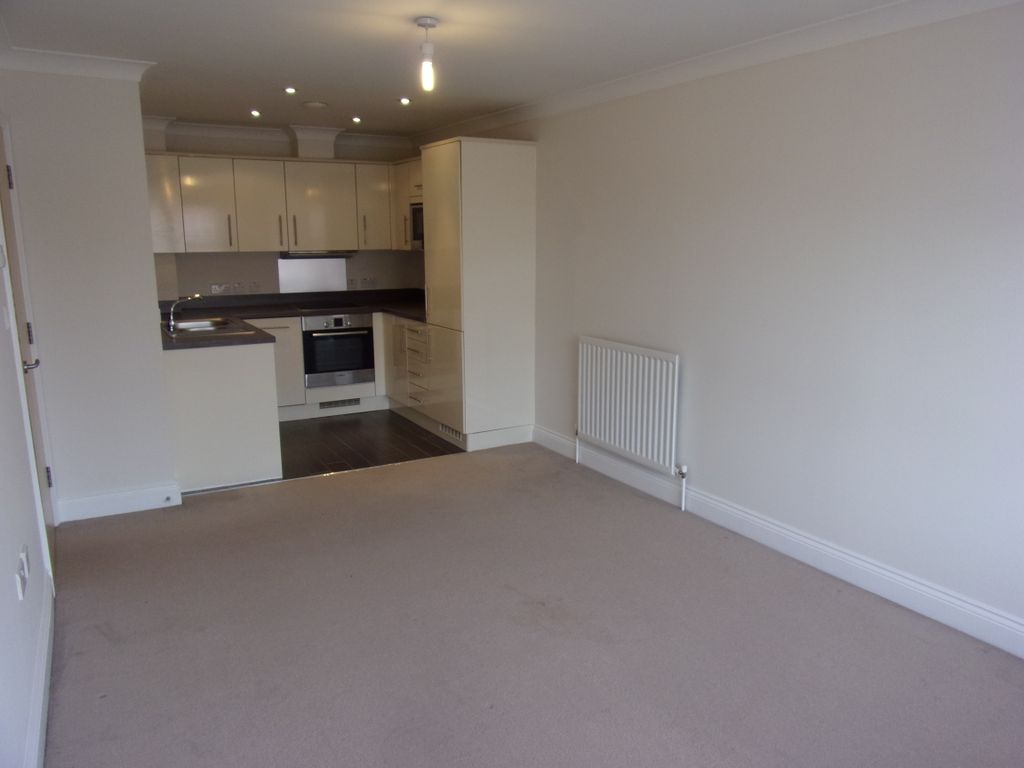 Property photo 3 of 8 Living Space