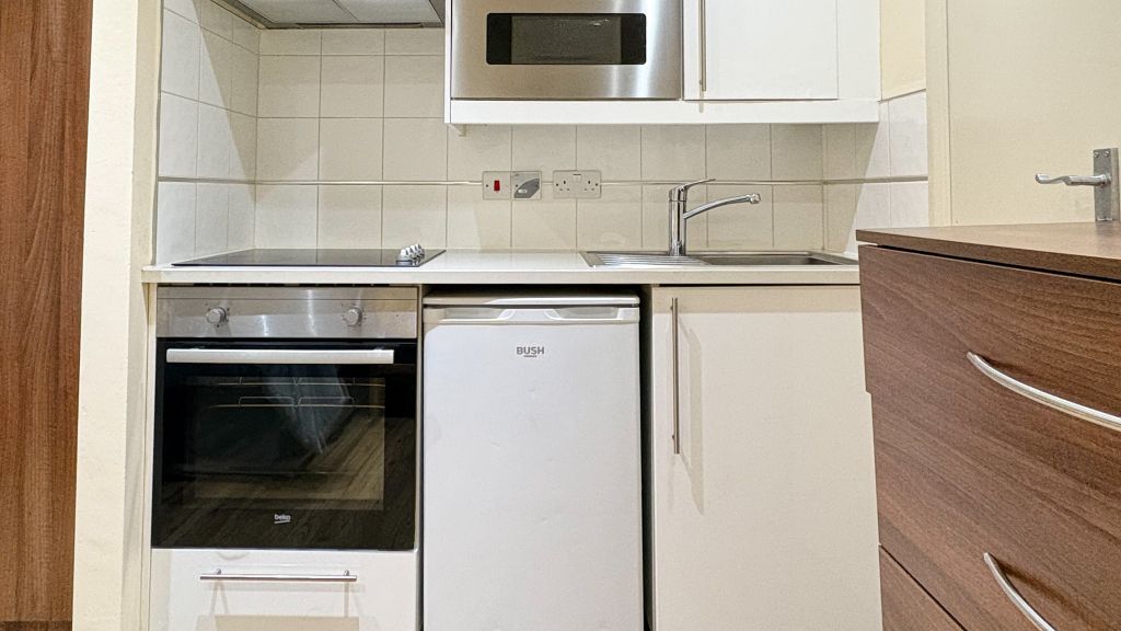 Property photo 2 of 7 Kitchen