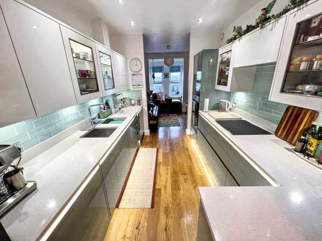 Property photo 3 of 27