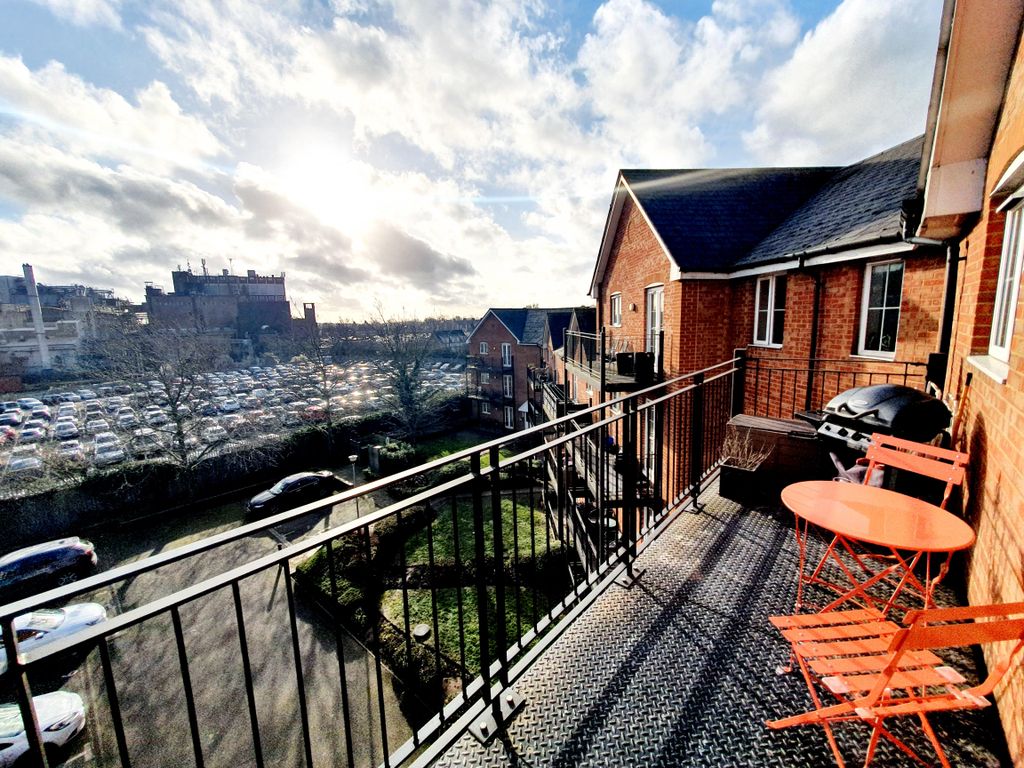 Property photo 3 of 11 Balcony