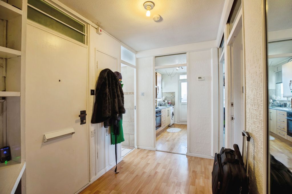 Property photo 3 of 19 Lobby