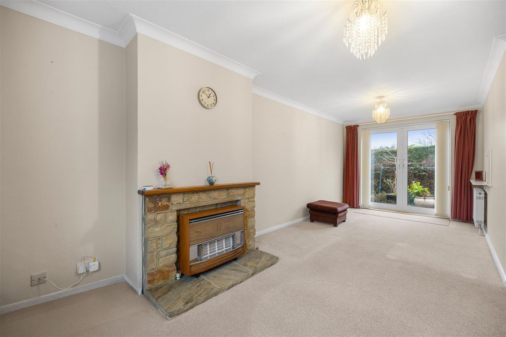 Property photo 3 of 17 Livingdining.Jpg