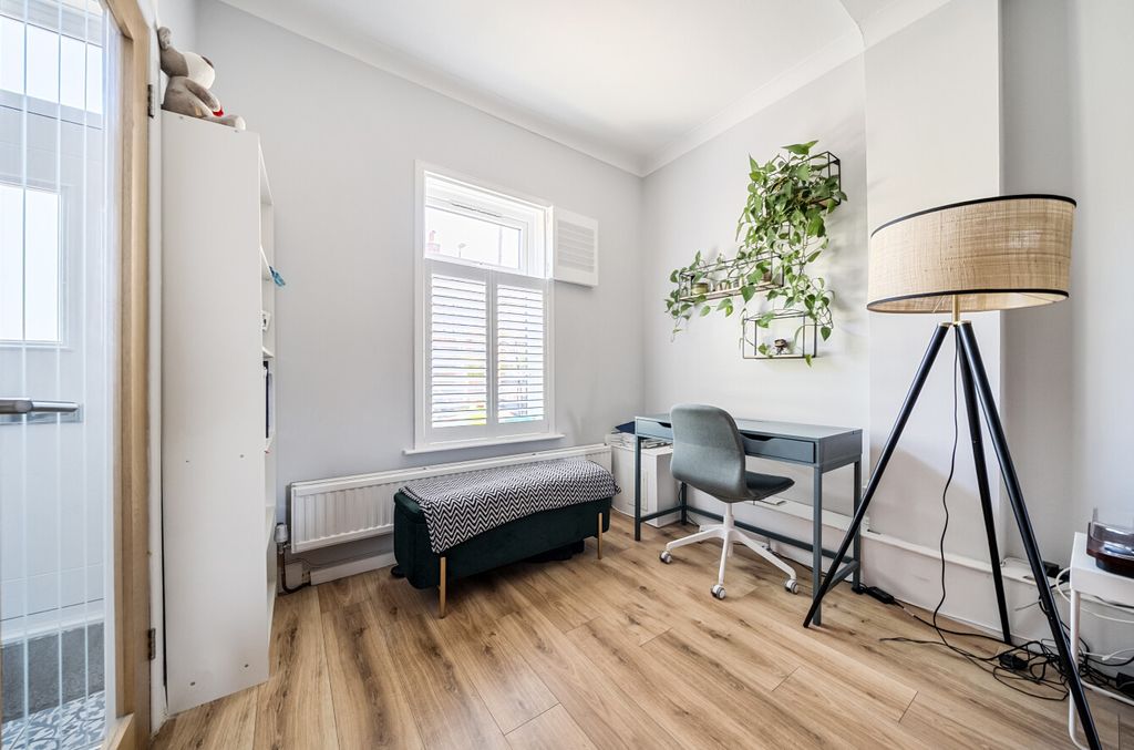 Property photo 3 of 14 Lounge5