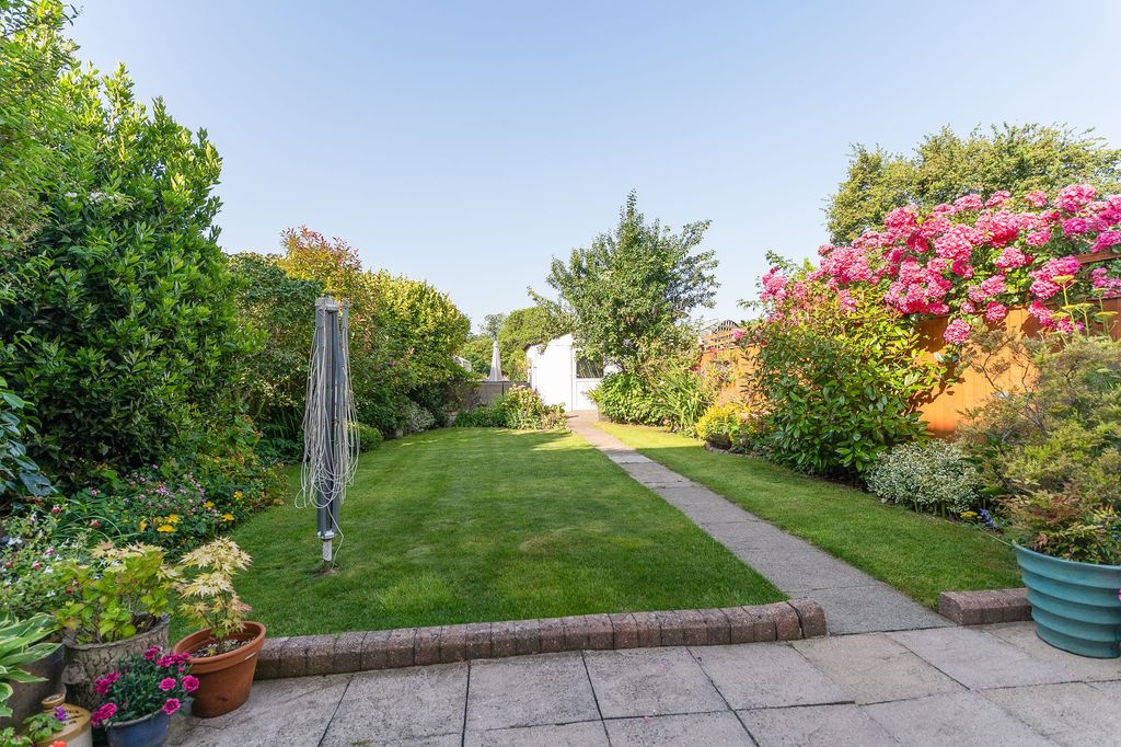 Property photo 2 of 24