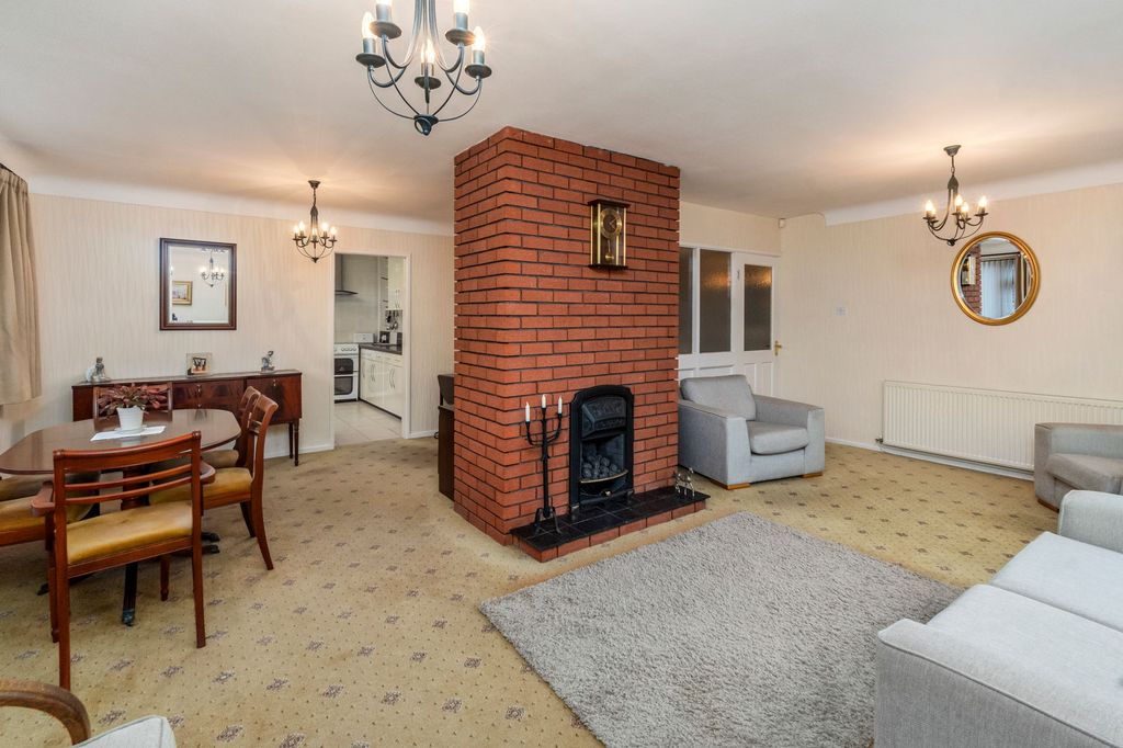 Property photo 2 of 33