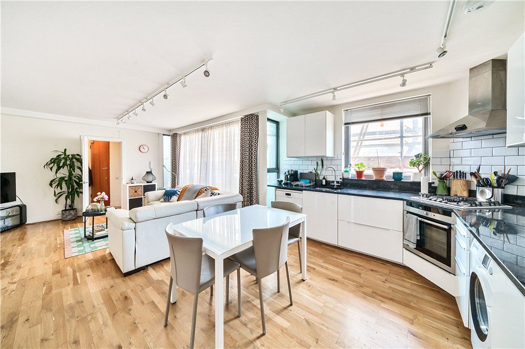 Property photo 1 of 20 Reception/Kitchen