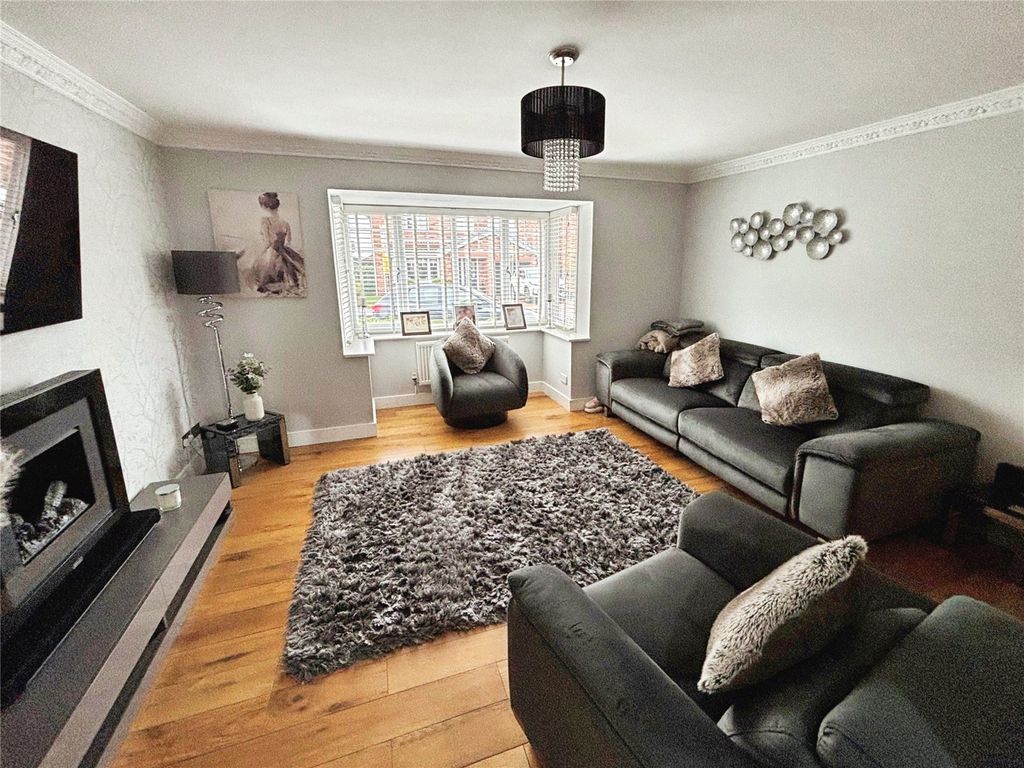 Property photo 2 of 11 Lounge