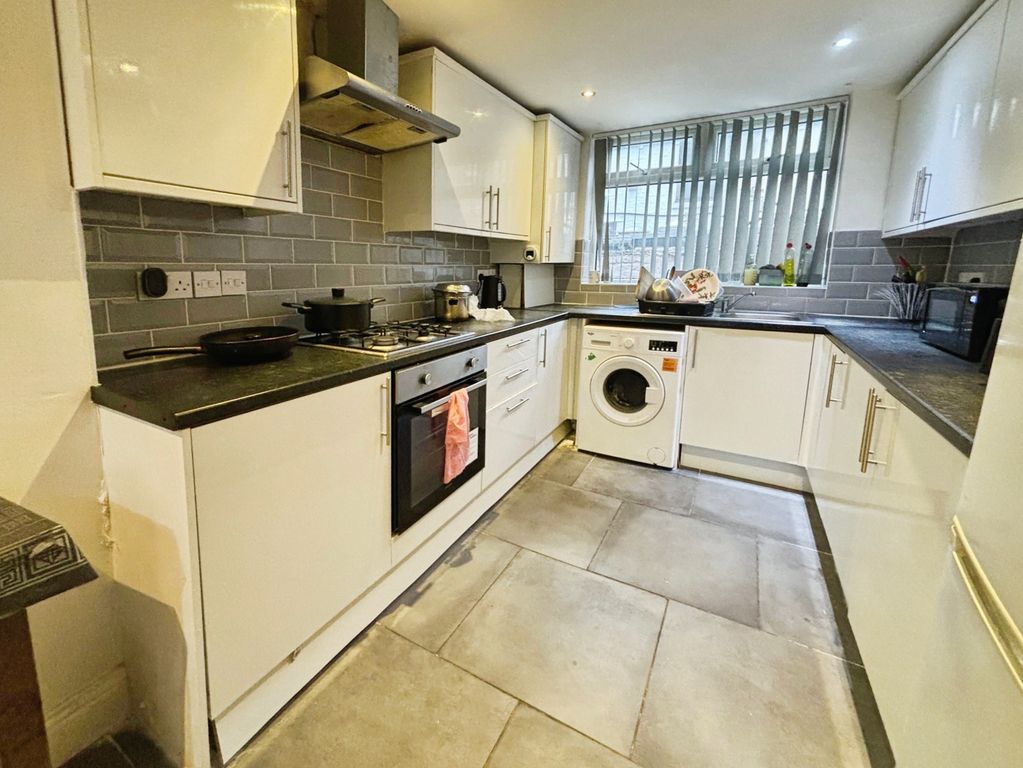 Property photo 2 of 11 3