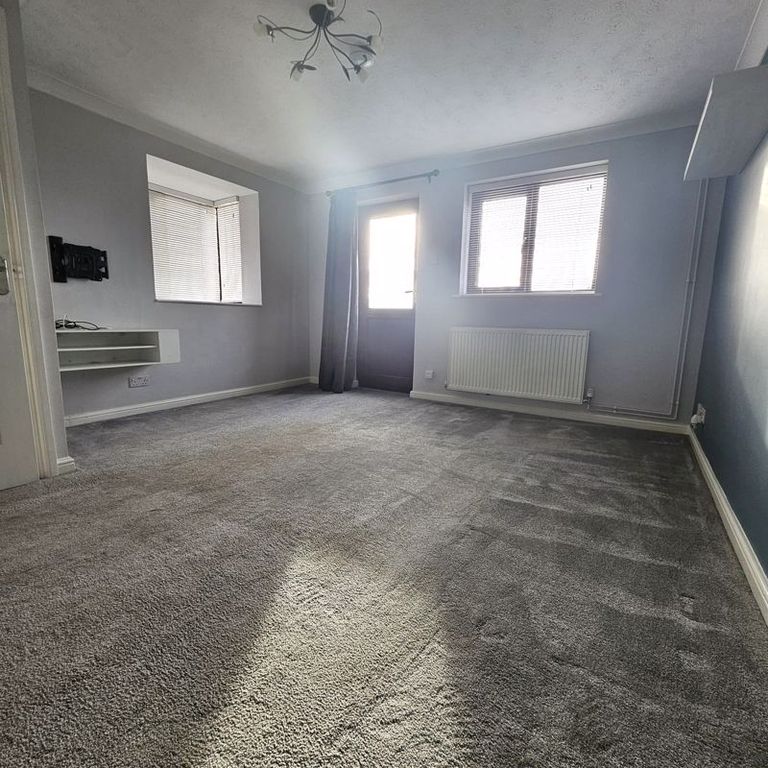 Property photo 2 of 8 Photo 6