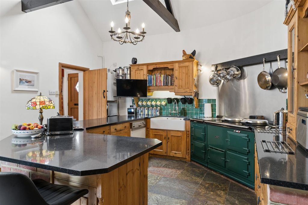 Additional image 14 of 6 bed detached house for saleHigh Road, Soulbury, Buckinghamshire LU7