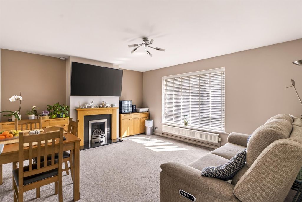 Property photo 3 of 21 For Sale By Aspire Residential | Woodside Road