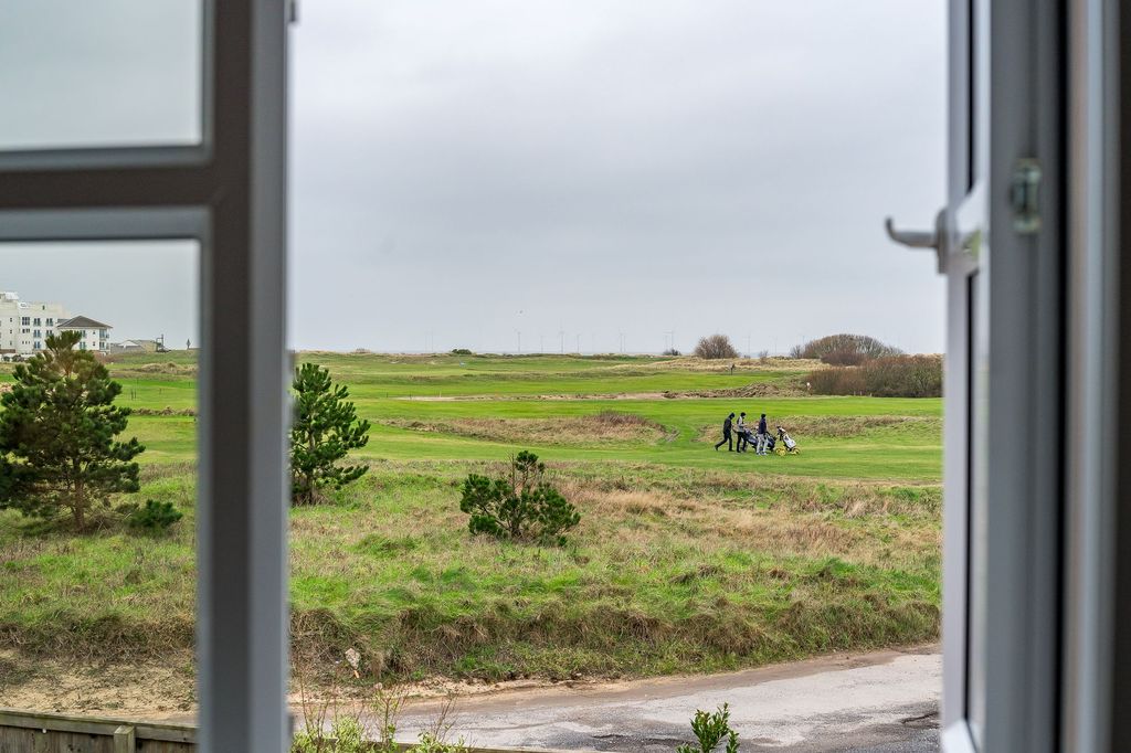 Property photo 3 of 52