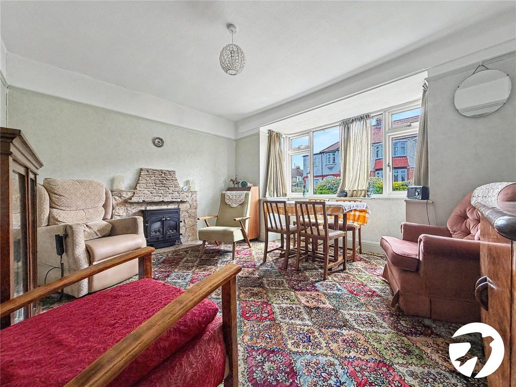Property photo 3 of 13 Lounge