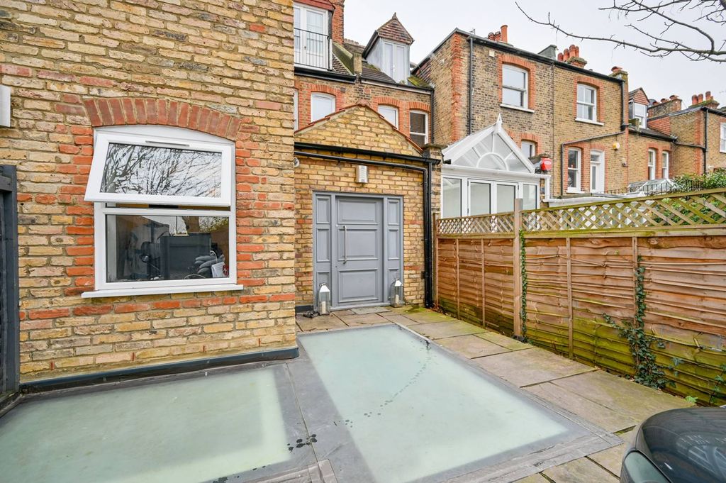 Property photo 2 of 8